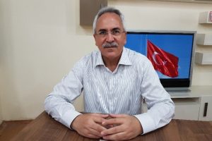 AK Parti'li vekil d&uuml;şerek bileğini kırdı