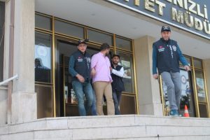 Katil zanlısı kızının sevgilisi &ccedil;ıktı