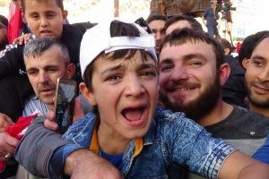 Bursa'da Esat aleyhine slogan attı, Cumhurbaşkanı Erdoğan'a sarıldı