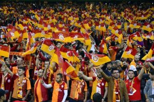 Arena'da Trabzonsporluları kızdıran tezah&uuml;rat!