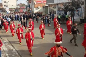 Kosova'da 'Milli irade i&ccedil;in demokrasi y&uuml;r&uuml;y&uuml;ş&uuml;'