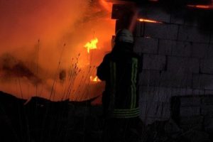 Madde bağımlısı şahısların kullandığı baraka alev alev yandı