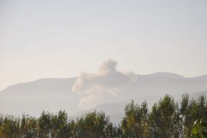 Bomba y&uuml;kl&uuml; ara&ccedil; helikopterlerle infilak ettirildi