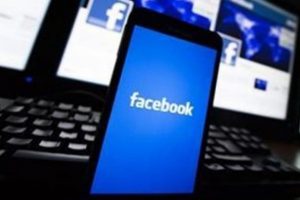 Facebook beğenisi bakanlıktan etti