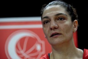 Nevriye Yılmaz basketbolu bıraktı