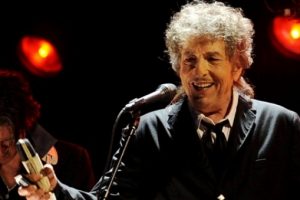 Nobel j&uuml;risinden Bob Dylan'a b&uuml;y&uuml;k &ouml;fke: Saygısız ve k&uuml;stah