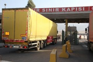 Kızılay'ın yardım TIR'ları Habur'dan &ccedil;ıkış yaptı