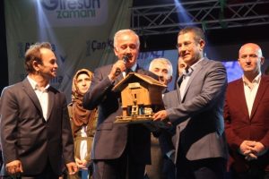"Kimse T&uuml;rkiye'yi hesaba katmadan at koşturamaz"
