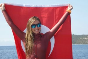 Erdoğan, d&uuml;nya rekortmeni Erc&uuml;men'i kutladı