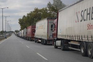 Avrupa'ya a&ccedil;ılan sınır kapılarında tır kuyruğu