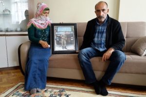 Darbecilerce vurulduğu &ouml;ne s&uuml;r&uuml;len askerin ailesinden şehitlik talebi