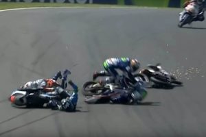 Moto GP 3'te kaza &uuml;st&uuml;ne kaza