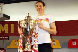 Nevriye Yılmaz basketbolu bıraktı