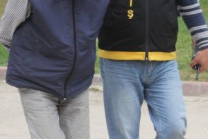 FET&Ouml;'c&uuml; &ouml;ğretmen uyuşturucu operasyonunda yakalandı