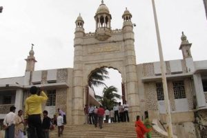 Hindistan'da kadınlar Hacı Ali Cami t&uuml;rbesine girebilecek