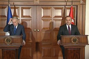 &Ccedil;avuşoğlu, Fransız Bakana 'ifade &ouml;zg&uuml;rl&uuml;ğ&uuml;'n&uuml; hatırlattı