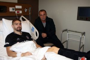 Fatih Terim ve Şenol G&uuml;neş'ten 'ge&ccedil;miş olsun' ziyareti