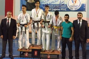 Karatede ikincilik k&uuml;rs&uuml;s&uuml; Bursa Yıldırım Belediyespor'un