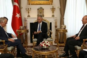 Başbakan Yıldırım Fransız Bakan'la g&ouml;r&uuml;şt&uuml;