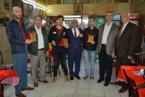 İ&ccedil;inde 60 bin lira olan &ccedil;antayı sahibine teslim ettiler