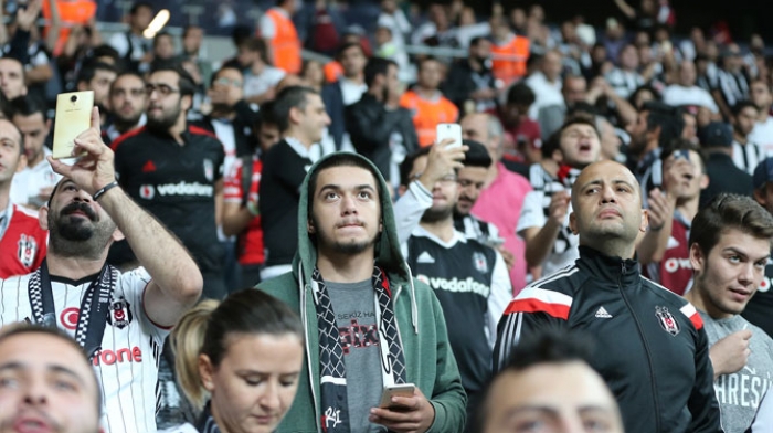 Beşiktaş taraftarından Galatasaray'a olay Riva g&ouml;ndermesi