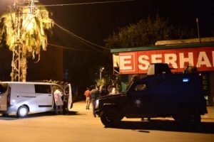 Adana'da polis merkezine ses bombası atıldı
