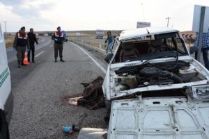Otomobil takla attı: 1 &ouml;l&uuml;, 3 yaralı
