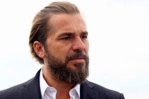 Engin Altan D&uuml;zyatan: T&uuml;rk Milleti tankın &ouml;n&uuml;ne atlar