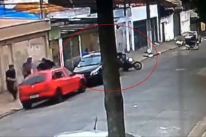 Motosikletle yaklaşan hasmını b&ouml;yle vurdu