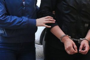Vekil, aracında yakalanan KCK'lıyı vermek istememiş