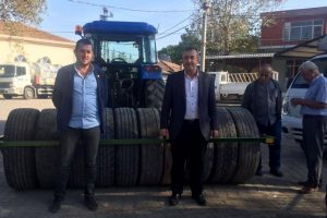 Bursa'da Karacabeyli &ccedil;ift&ccedil;iye 10 tekerlekli silindir