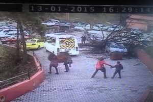20 &ouml;ğrenci faciadan d&ouml;nd&uuml;: O anlar kamerada