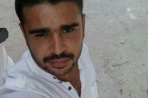Arabanın i&ccedil;inde tabancayla vurulmuş halde bulundu