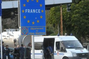 AB, Schengen'de sınır kontrollerinin uzatılmasını kabul etti