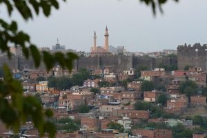 Diyarbakır Valiliği: Toplanma &ccedil;ağrıları kanunsuz