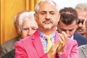 CHP'li vekil grup toplantısına renk kattı