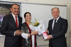 T&uuml;rkiye'nin ilk kadın teknik &ouml;ğretmeni emekli oldu