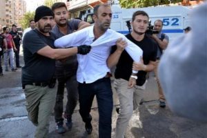 Diyarbakır'da 25 kişi g&ouml;zaltına alındı