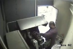 ATM dolandırıcılarının yeni y&ouml;ntemi polisi bile şaşırttı