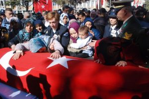 Uzman &ccedil;avuş kardeşleri ter&ouml;r ayırdı