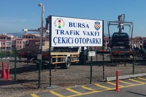 Bursa Trafik Vakfı, İl Emniyet M&uuml;d&uuml;rl&uuml;ğ&uuml;'ne ara&ccedil; bağışlıyor