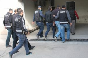 6 polise FET&Ouml;'den tutuklama