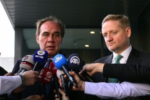 Demir&ouml;ren: "Fenerbah&ccedil;e yarışın i&ccedil;inde olur"