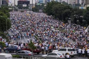 Venezuela'da Maduro'ya karşı geniş katılımlı g&ouml;steriler