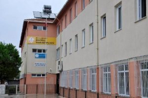 Bursa'da imam hatip lisesi &ouml;ğrencisi arkadaşını bı&ccedil;akladı