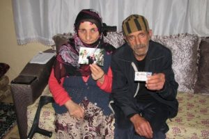 Bursa'daki engelli &ccedil;ift, 50 g&uuml;nd&uuml;r kayıp olan engelli kızlarını arıyor