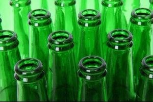 Makatındaki soda şişesi hastanede &ccedil;ıkarıldı