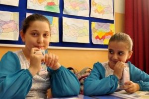 Okul s&uuml;t&uuml; ihalesinde en d&uuml;ş&uuml;k teklifi veren firmalar belli oldu