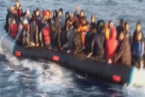 M&uuml;ltecilerin arasına karışıp Yunanistan'a ka&ccedil;mak isterken b&ouml;yle yakalandılar