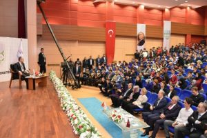 Bakan Kılı&ccedil; &uuml;niversitelilerle buluştu